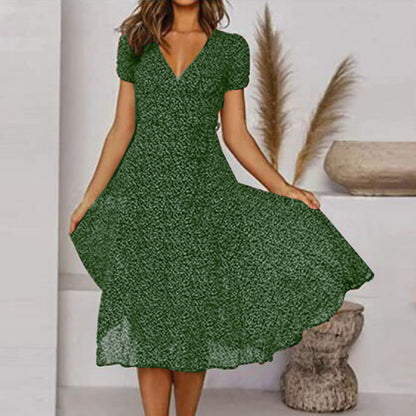 Krystelle – Robe en ligne A avec décolleté en V et jupe fluide