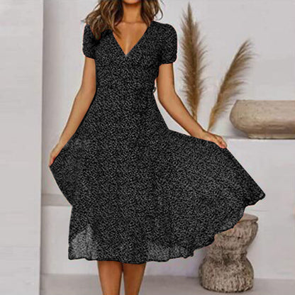 Krystelle – Robe en ligne A avec décolleté en V et jupe fluide