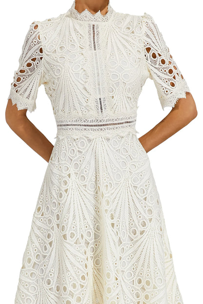 Pierre - Robe Midi en Dentelle et Raffinement