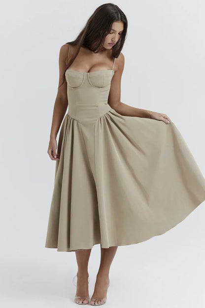 Cheri - Robe midi à bretelles et dos ouvert