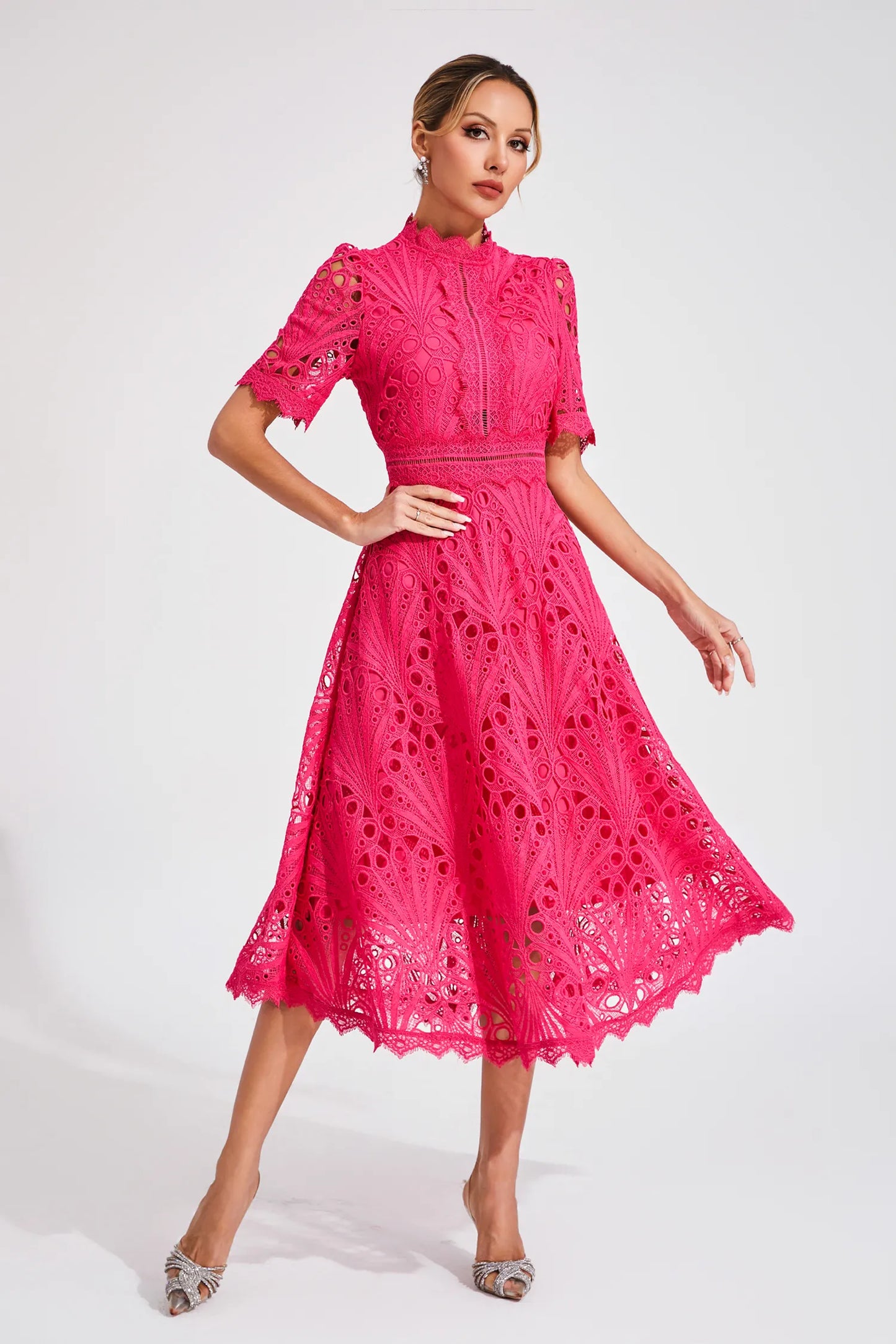 Pierre - Robe Midi en Dentelle et Raffinement