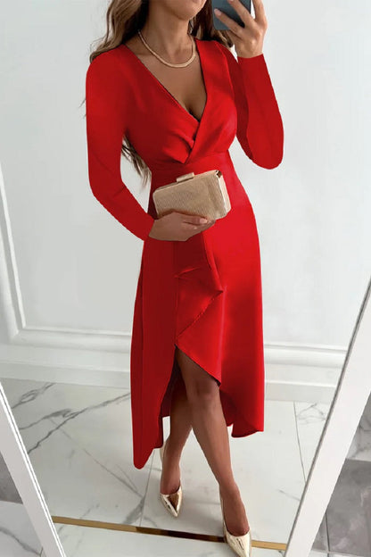 Cerise - Élégante robe plissée monochromatique