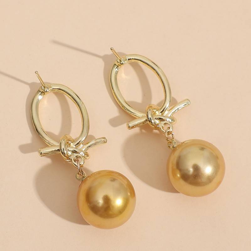 Boucles d'oreilles créoles avec perles dorées