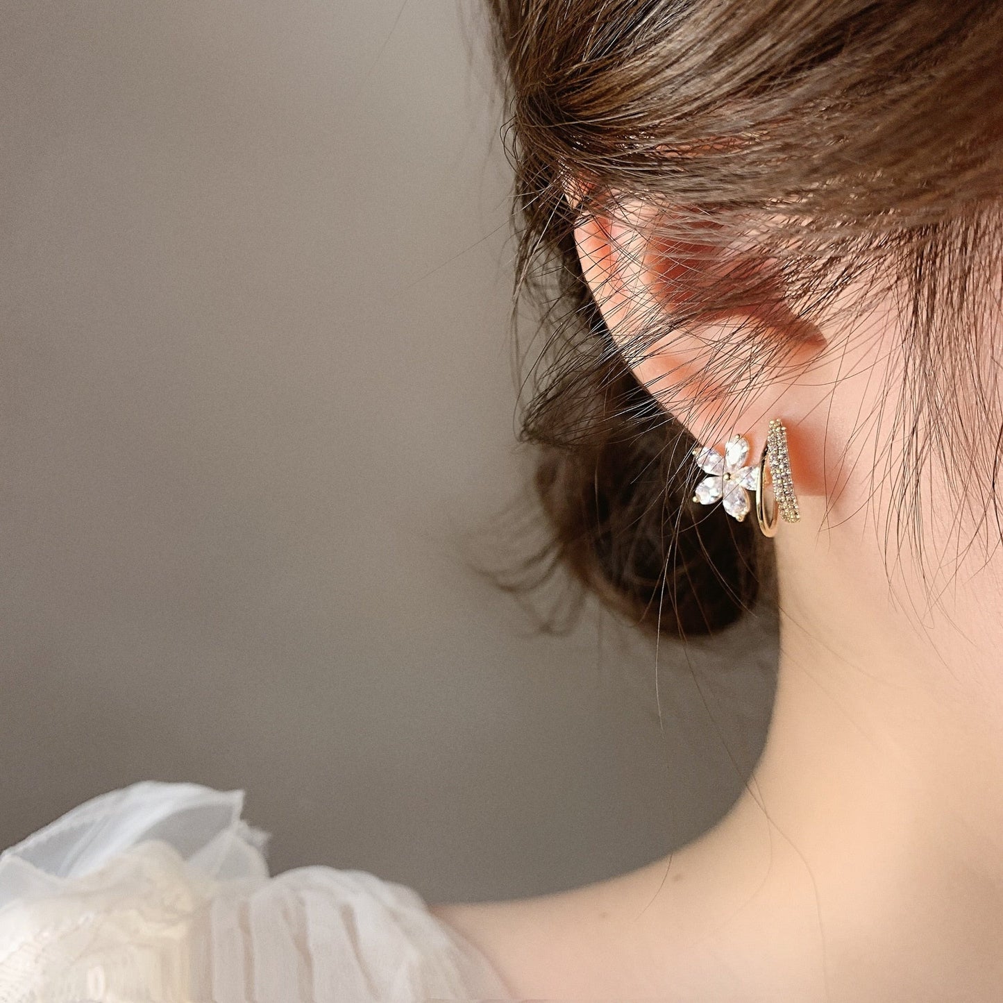 Florelle – Boucles d'oreilles florales avec détail scintillant