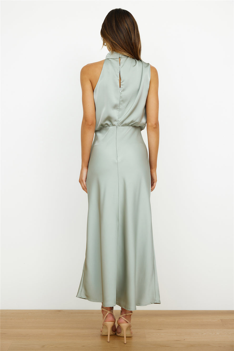 Eliana – Robe midi élégante avec décolleté asymétrique