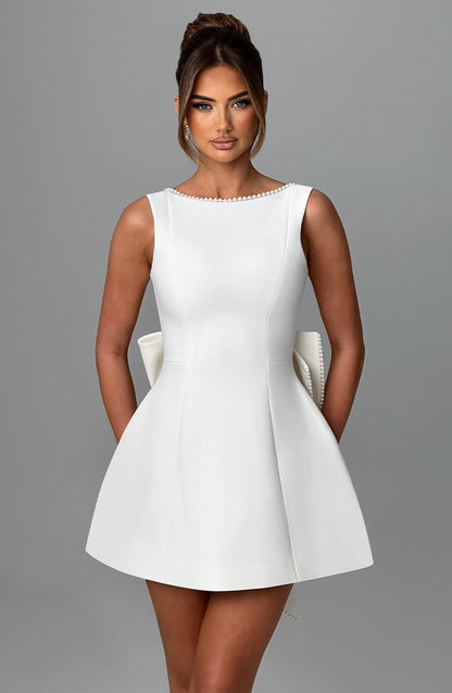 Mini Robe – Élégance avec des accents raffinés