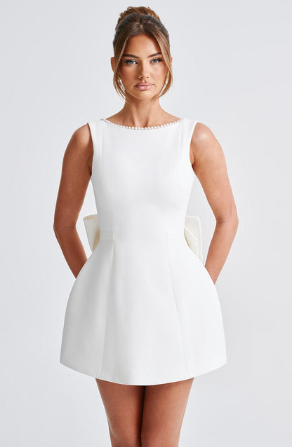 Hollis - Robe Mini Élégante avec Nœud de Perles